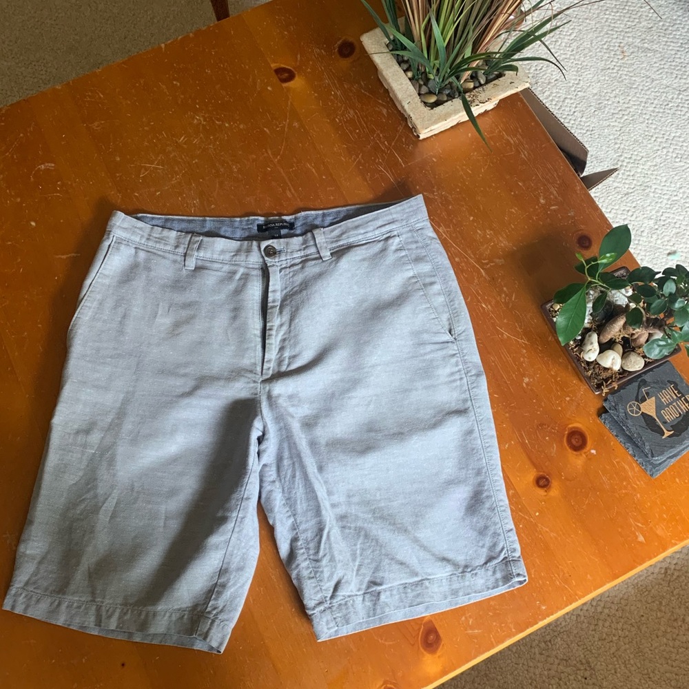 Banana Republic Khaki Shorts - 34W